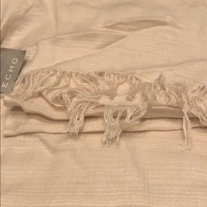Echo Wrap Beige/cream scarf